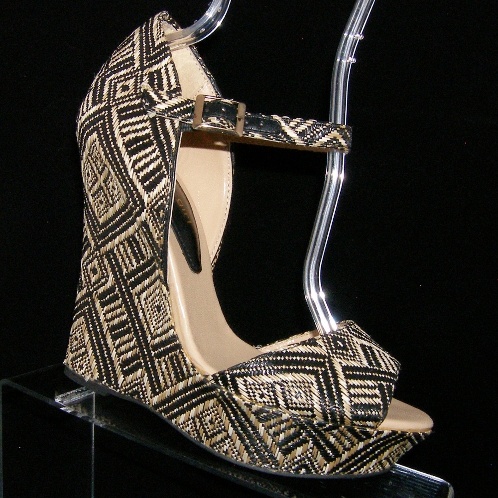 Madden Girl 'Attitude' tribal platform wedges 9 - Picture 1 of 8